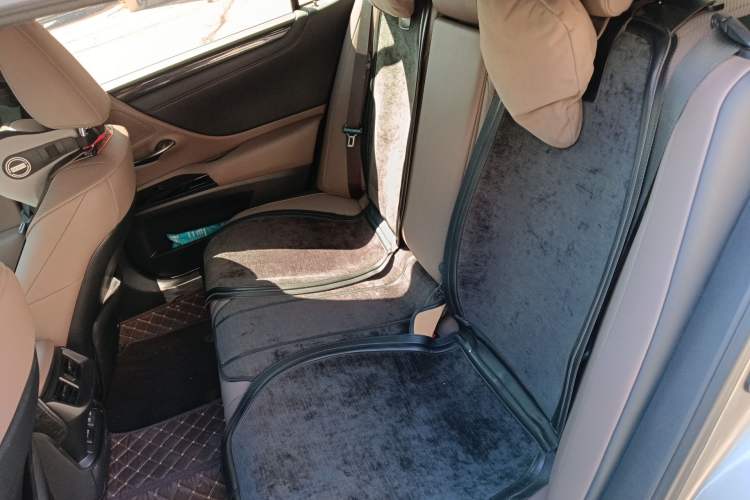 Used Lexus ES 2022 300h Excellence Edition
