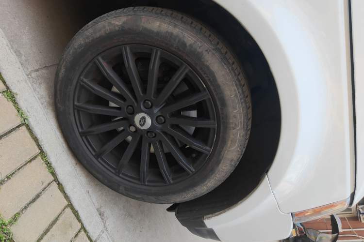 Used Land Rover Range Sport 2010 3.0 TDV6 HSE Diesel Edition Right Front Wheel Hub