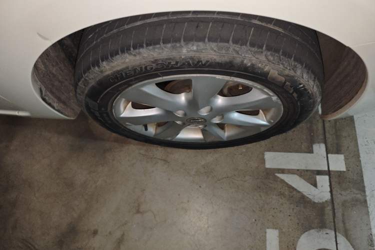 Used Nissan Tiida 2011 1.6L CVT Comfort Model Right Front Wheel Hub