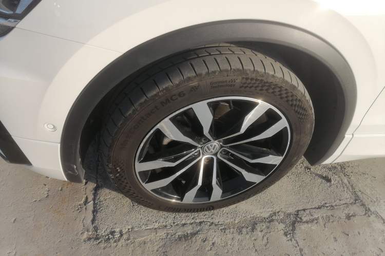 Used Volkswagen Tiguan L 2019 Restyled 330TSI Automatic Two-Wheel Drive R-Line Flagship Version China VI Standard