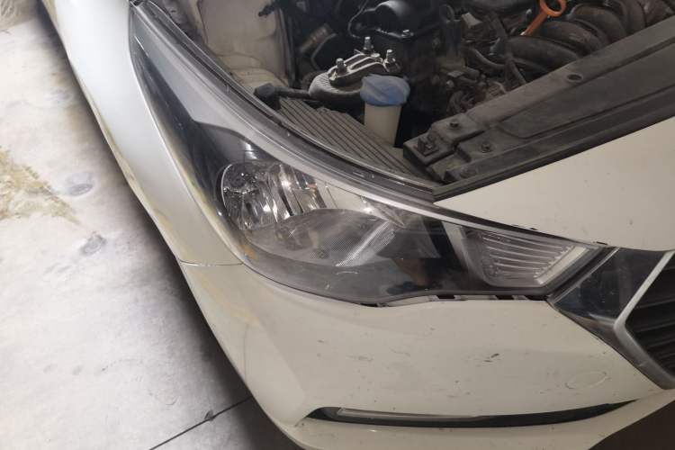 Used Hyundai Verna (new generation) 2016 1.4L Manual Cool Edition GLS Right Front Headlight