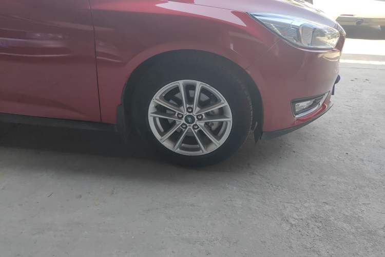 Used Ford Focus 2017 Sedan EcoBoost 125 Manual – Ultra-Style Edition with SmartDrive Features