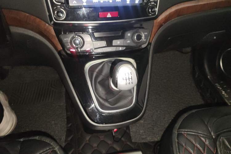 Used Haval H6 2014 Sport Version 1.5T Manual Two-Wheel Drive Elite Edition Gear Lever