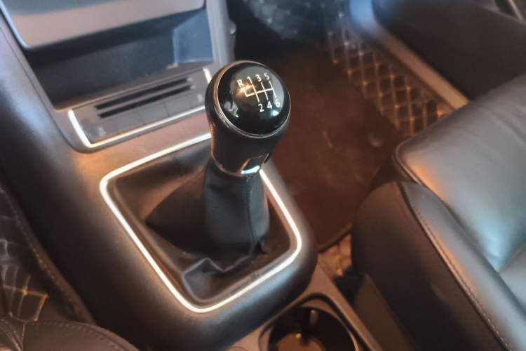 Used Volkswagen Tiguan L 2015 1.8TSI Manual Two-Wheel-Drive Limited Edition