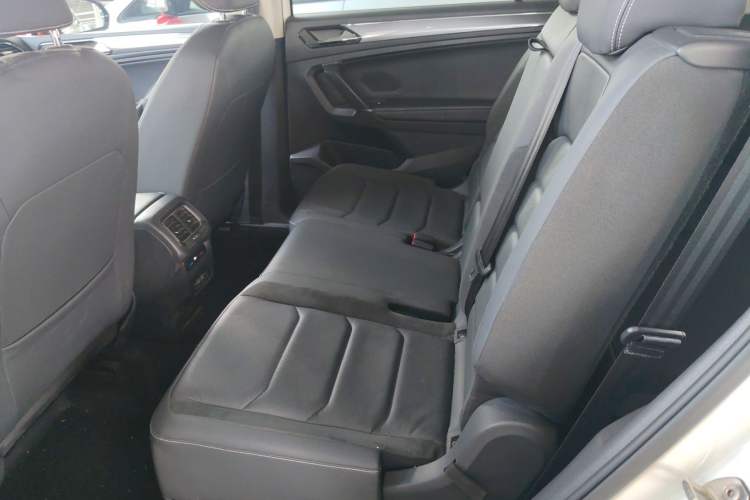 Used Volkswagen Tiguan L 2021 380TSI Automatic All-Wheel Drive R-Line Comfort Plus 7-Seater Left Rear Seat