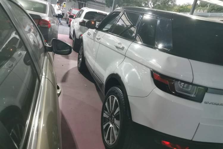 Used Land Rover Range Rover Evoque 2018 240 PS SE Smart Brilliance Edition
