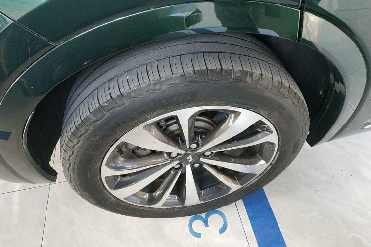 Used Li Auto ONE 2021 Extended-Range 6-Seater Version Right Rear Wheel Hub