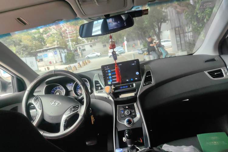 Used Hyundai Elantra (5th Generation / Langdong) 2016 1.6L Automatic Smart Version
