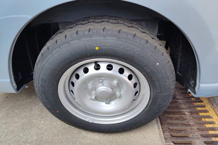 Used Wuling Yangguang 2025 Model 400km Bus Edition—Comfort Edition