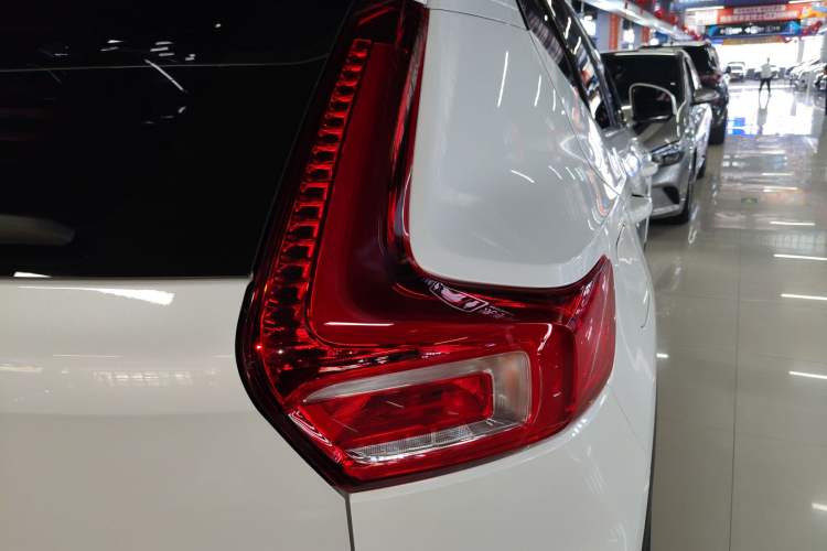 Used Volvo XC40 2023 B3 Zhiyuan Luxury Edition Right Rear Taillight