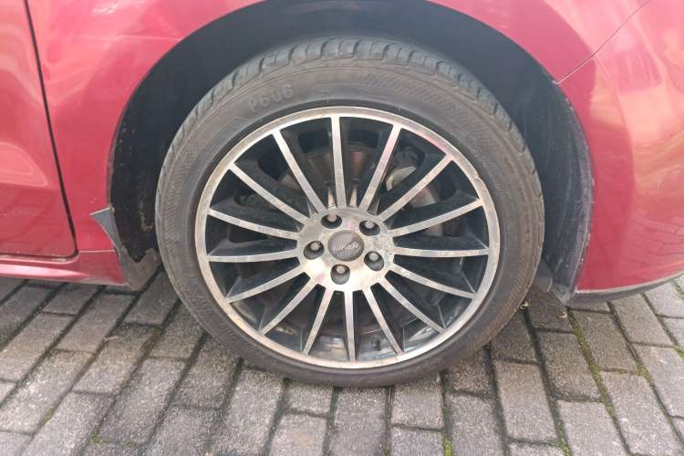 Used Lifan Auto Xuanlang 2017 1.5T Automatic Luxury Model Right Front Wheel Hub