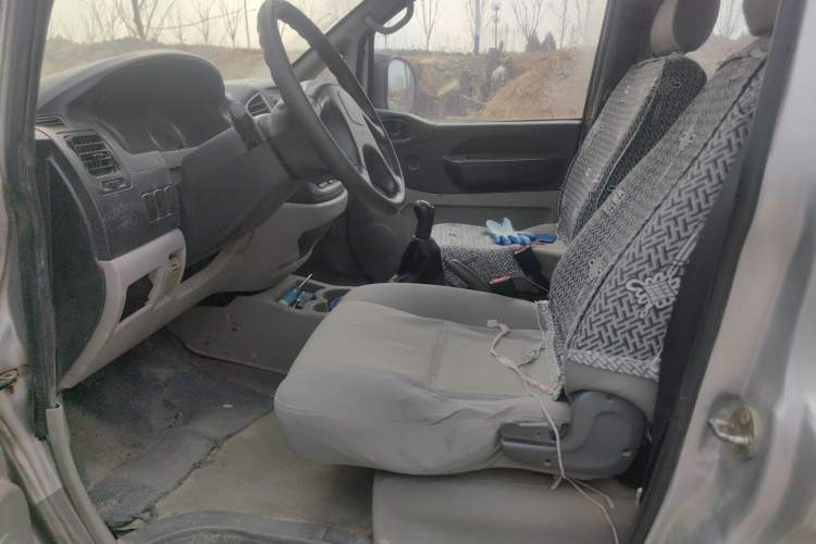 Used FORTHING Lingzhi 2015 V3 1.5L 7-Seater Comfort Model Left Front Seat