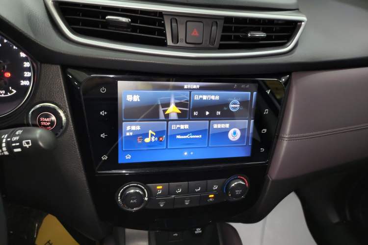 Used Nissan Qashqai 2019 2.0L CVT Luxury Edition Audio And AC Panel