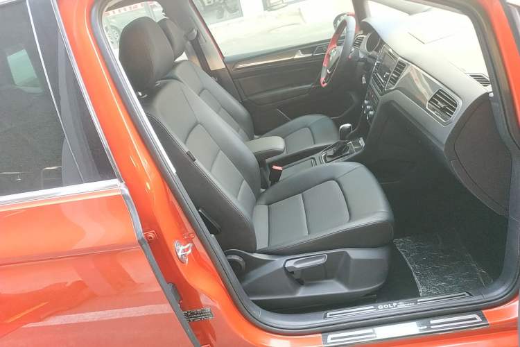 Used Volkswagen Golf Sportsvan 2018 230TSI Automatic Trend Edition Right Front Seat