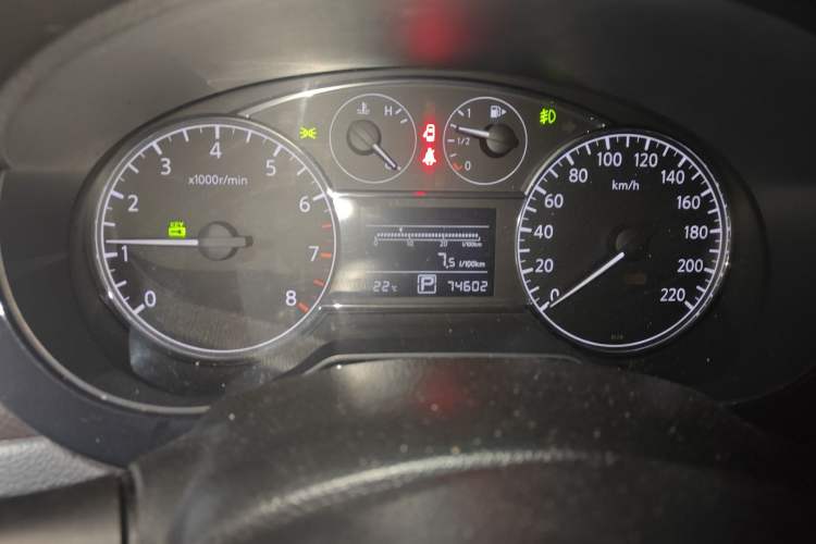 Used Nissan Tiida 2013 1.6L CVT Cool Cafe Edition
