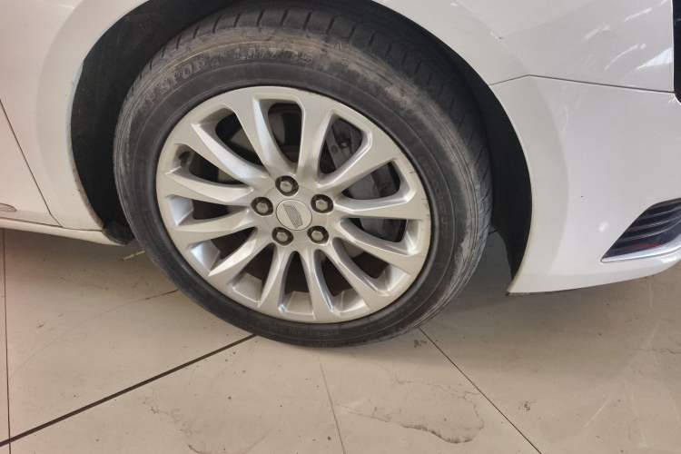 Used Cadillac XTS 2018 28T Tech Edition Right Front Wheel Hub