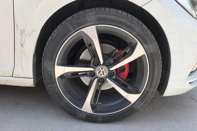 Used Volkswagen Sagitar 2019 200TSI Manual Fashion Edition China VI Right Front Wheel Hub