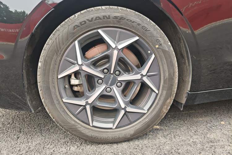 Used Lynk & Co Z10 2025 95 kWh 766 km Range Rear-Wheel Drive Max
