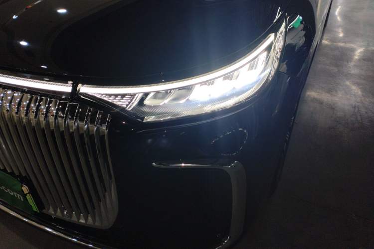 Used VOYAH Dream 2025 EV Four-Wheel Drive Flagship Kunpeng Edition
