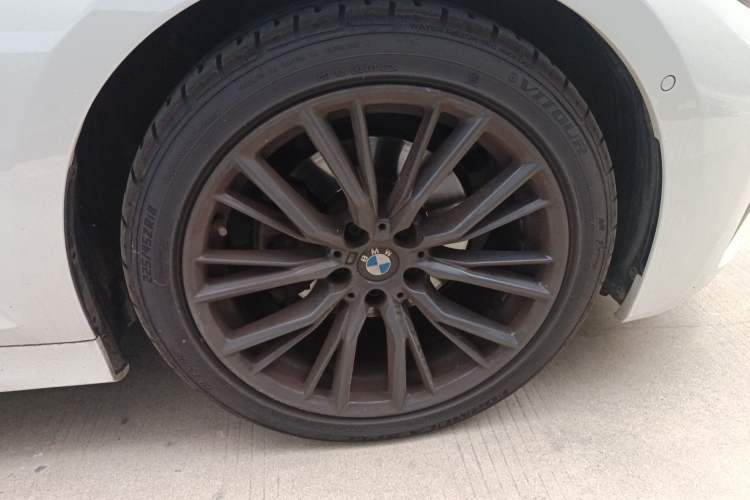 Used BMW 3 Series 2020 Restyled 325i M Sport Night Edition Package Right Front Wheel Hub