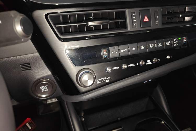 Used Lexus ES 2023 200 Excellence Edition
