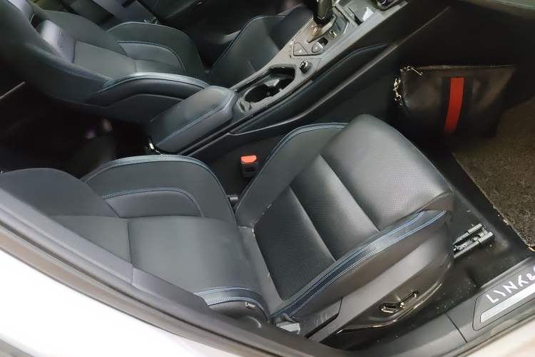 Used Lynk & Co 05 EM-P 2021 1.5TD PHEV HALO Right Front Seat