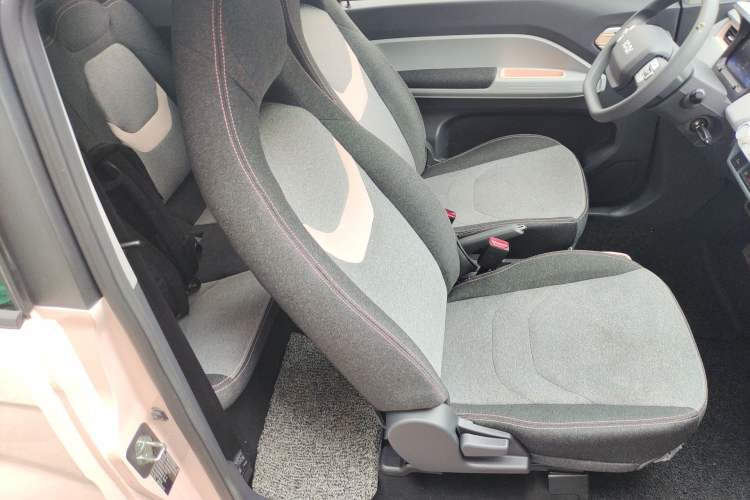 Used Chery QQ Ice Cream 2022 170km Sundae Phosphate Lithium-Ion Right Front Seat