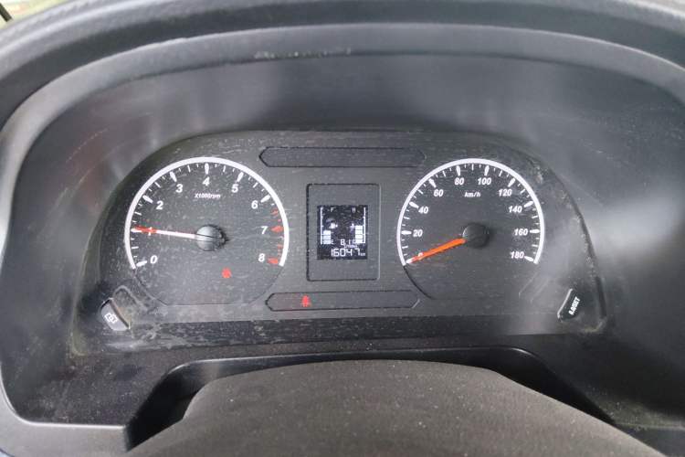 Used FORTHING Lingzhi 2023 M5L 1.6L Base Model 7 Seats
