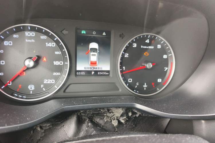 Used Roewe i5 2019 1.5L Automatic 4G Connected Langyue Edition Odometer Close Up