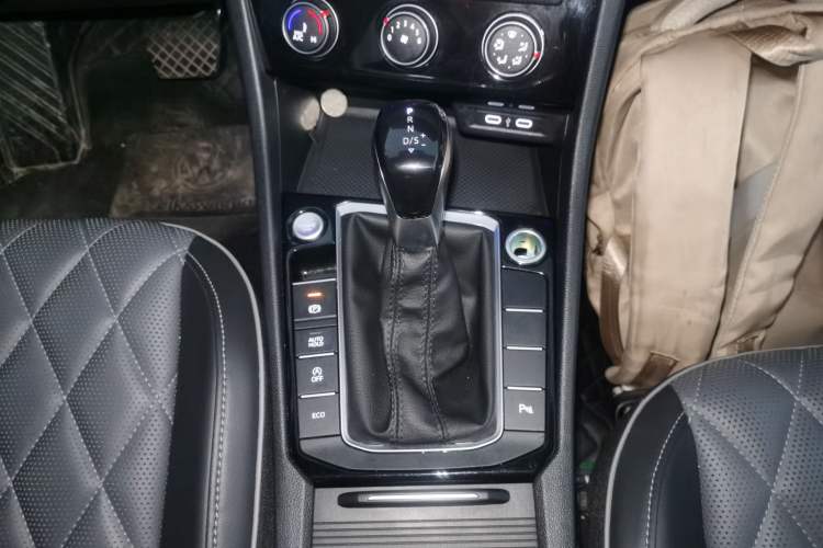 Used Volkswagen Sagitar 2023 280TSI DSG Beyond Lite Edition Gear Lever