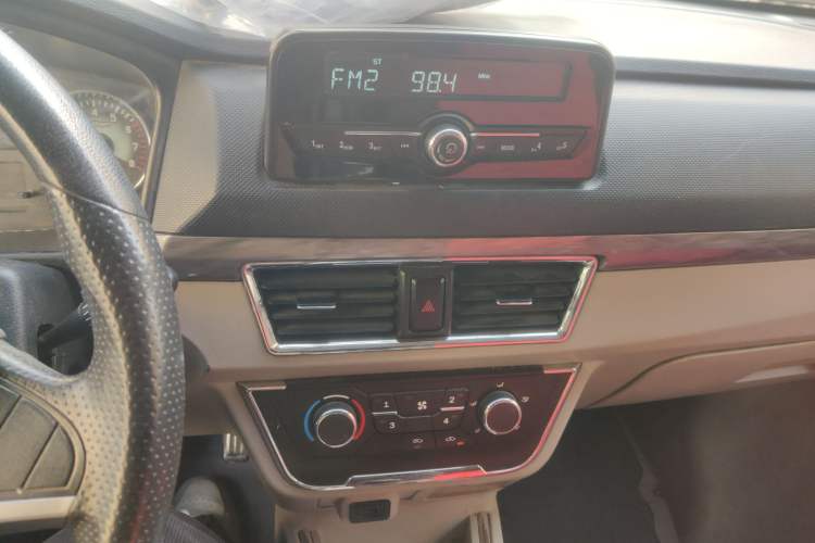 Used Jinbei New Hiace S 2018 1.5L Wealth Edition Van DLCG14