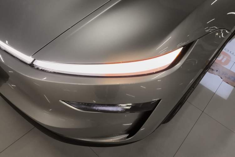 Used Tesla Model Y L 2025 Model Long-Range All-Wheel-Drive Version