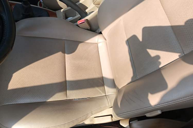 Used Buick Excelle 2013 1.5L Manual Luxury Model Left Front Seat