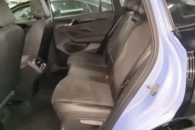 Used Volkswagen Tiguan L 2024 PRO 330TSI Two-Wheel Drive R-Line Prestige Edition Left Rear Seat