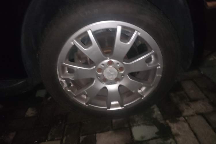 Used Mercedes-Benz GLK-Class 2011 GLK 300 4MATIC Dynamic Model Right Front Wheel Hub