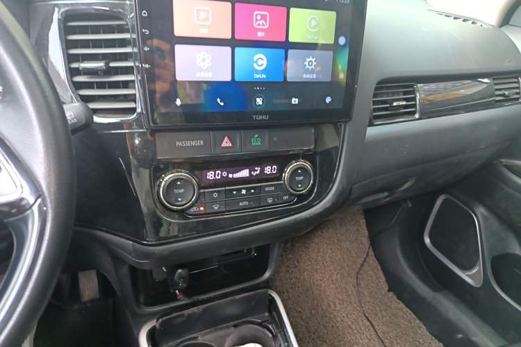 Used Mitsubishi Outlander 2019 2.0L Two-Wheel Drive Comfort Edition 7 Seats China V Emission Standard
