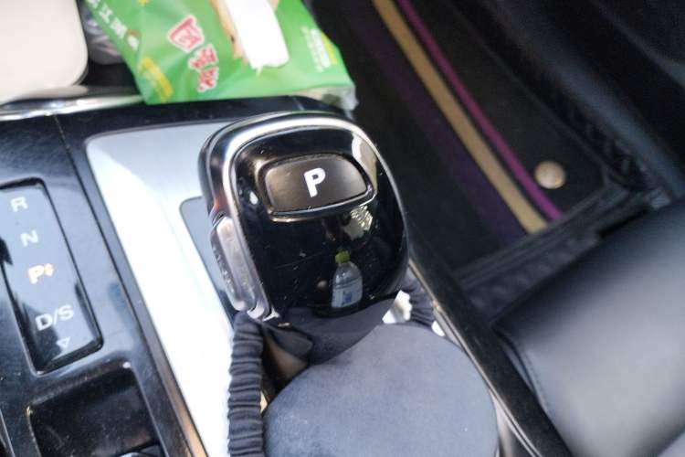 Used MG 5 2021 300TGI DCT Elegant & Trendy Edition Gear Lever