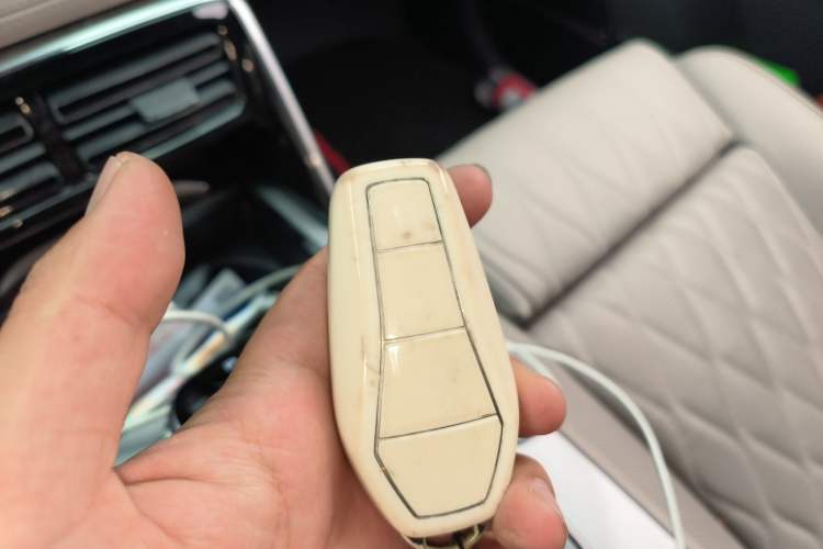 Used BYD Tang New Energy 2024 DM-i Glory Edition 200KM Flagship Model Vehicle Key