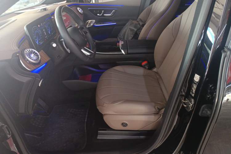 Used Mercedes-Benz EQE SUV 2024 500 4MATIC Luxury Edition Left Front Seat