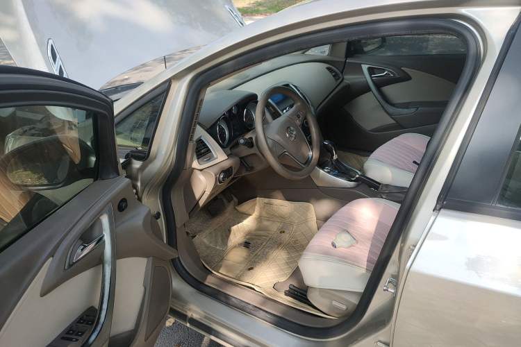 Used Buick GT 2013 GT 1.6L Automatic Fashion Edition Driver Seat