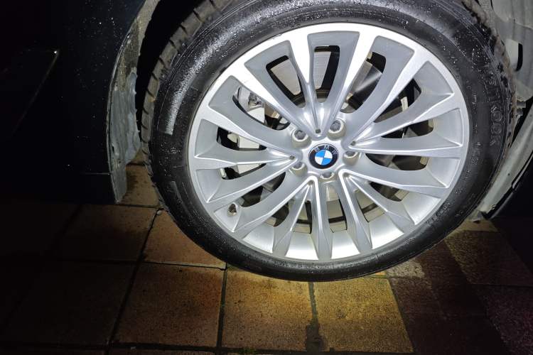 Used BMW 5 Series 2019 530Li Leading Model Luxury Package Right Front Wheel Hub