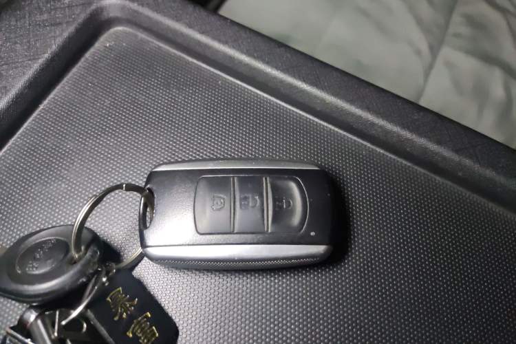 Used Ruichi EC75 2025 Model Passenger Vehicle Smart Driving Ultra-Charging Edition, Pioneer Type I, 52.16 kWh
