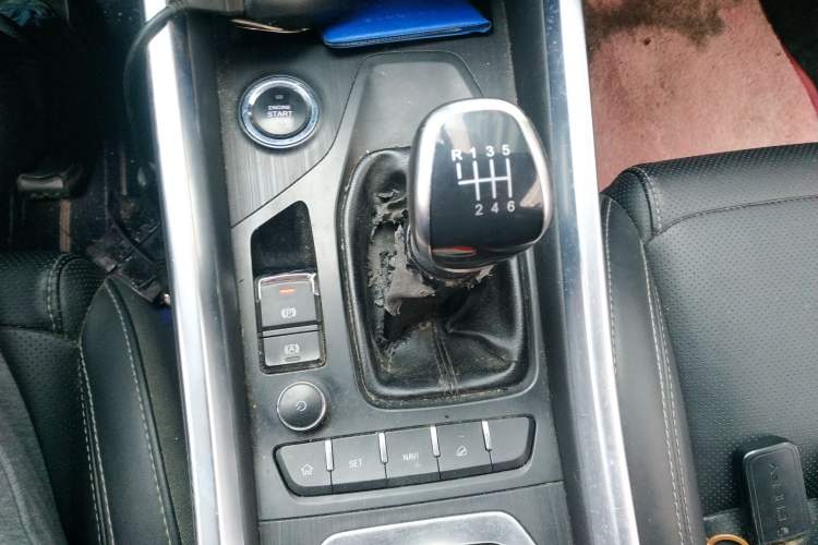 Used Chery Tiggo 8 2018 1.5 TCI Manual Luxury 7-Seater Gear Lever