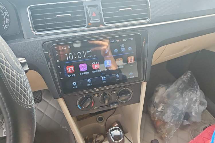 Used Skoda Rapid 2015 1.6L Automatic Smart Selection Model Audio And AC Panel