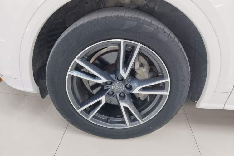 Used Audi Q5L 2020 Updated 40 TFSI Prestige Fashion Edition Left Front Wheel Hub