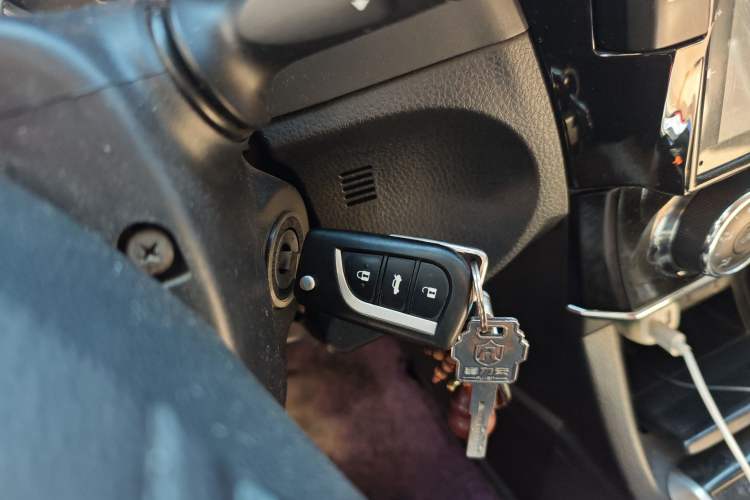 Used Toyota Corolla 2014 1.6L CVT GL Vehicle Key