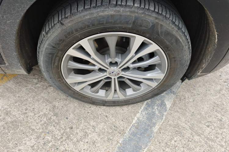 Used Buick Envision 2021 Encore Plus 652T Five-Seat All-Wheel-Drive Luxury Model
