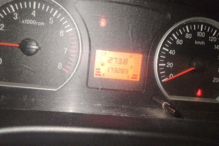 Used FORTHING Lingzhi 2013 V3 1.5L 7-Seater Standard Model II Odometer Close Up