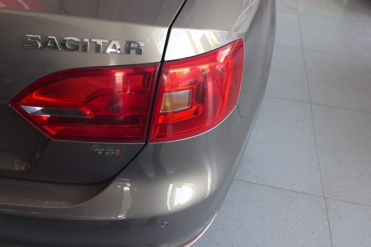 Used Volkswagen Sagitar 2014 Revised Version 1.4TSI Automatic Luxury Edition
