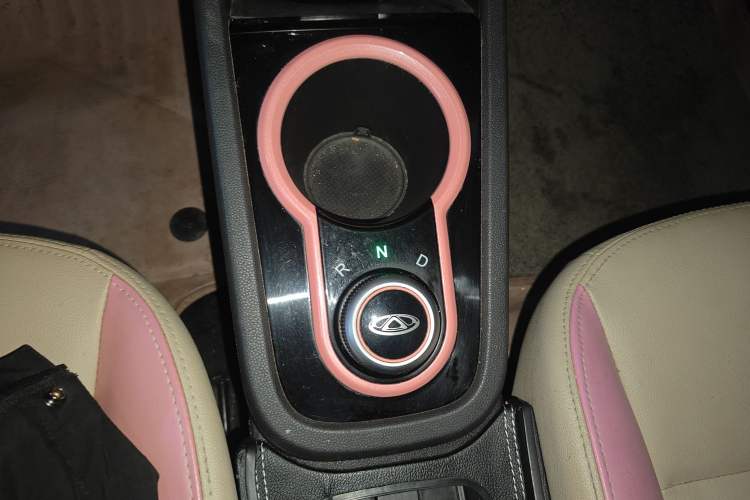 Used Chery QQ Little Ant 2021 200 000-Yuan Ant Fan Edition Talent Version Lithium Iron Phosphate 301 km Gear Lever